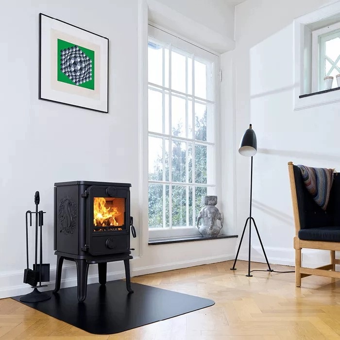Piec wolnostojący żeliwny MORSO 1412 na nogach 5,3kW