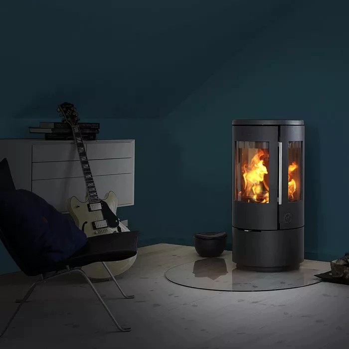 piec-wolnostojacy-zeliwny-morso-7440-na-niskiej-podstawie-4-3kw-2.jpg