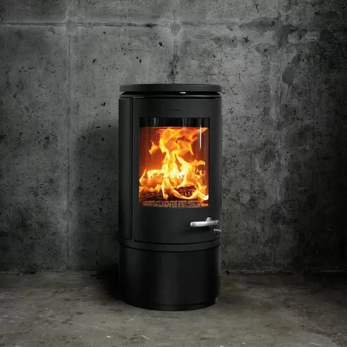 piec-wolnostojacy-zeliwny-morso-7840-na-niskiej-podstawie-7-3kw-5.jpg